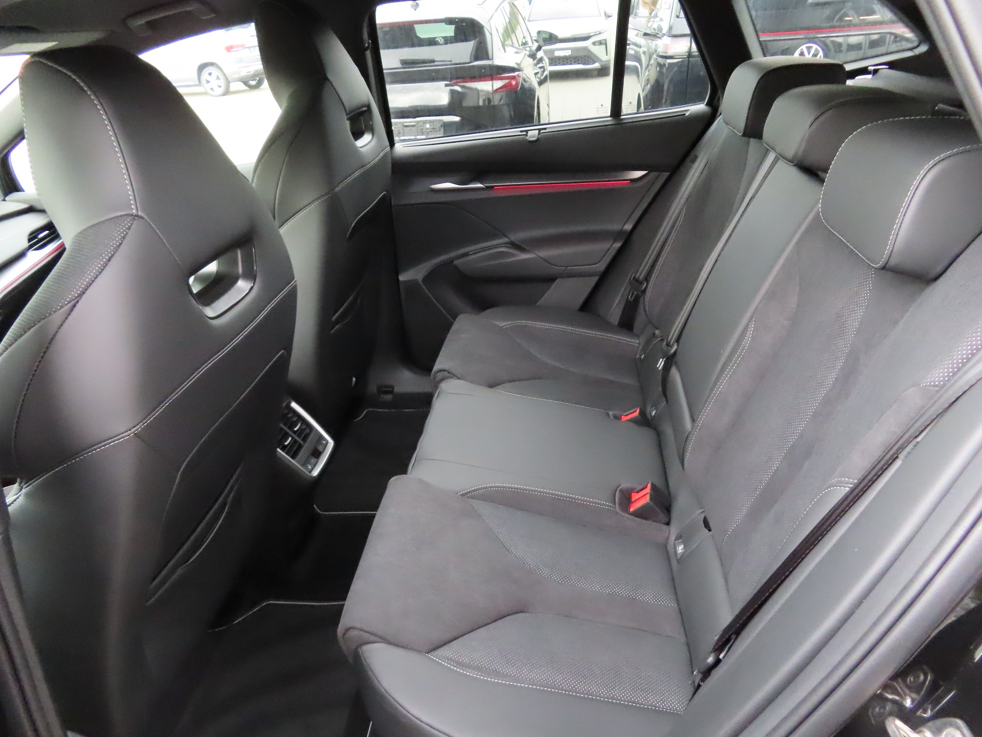 SKODA Enyaq 85x Sportline 4x4-image-12