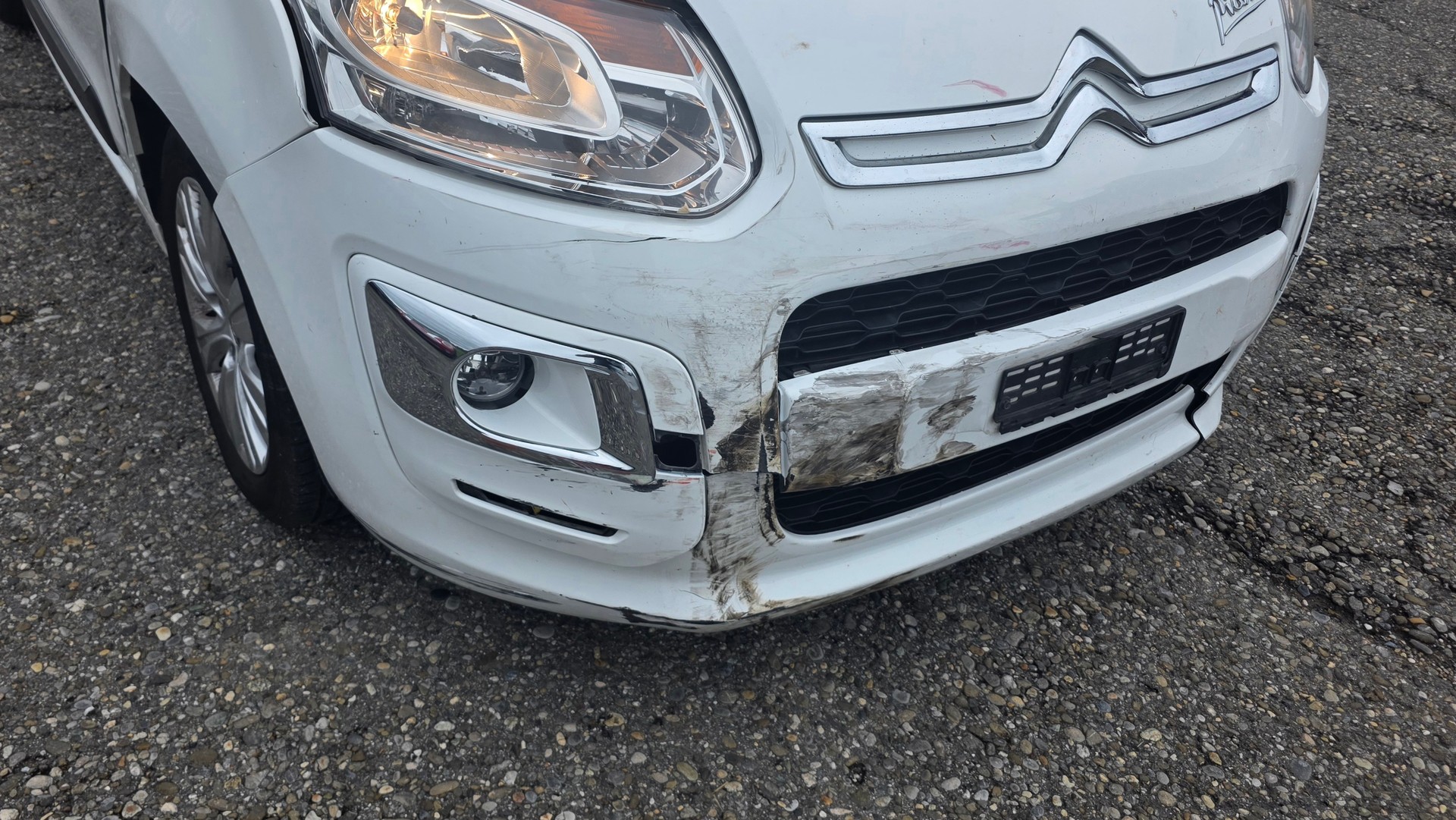CITROEN C3 Picasso 1.6 HDi Exclusive EGS6-image-4