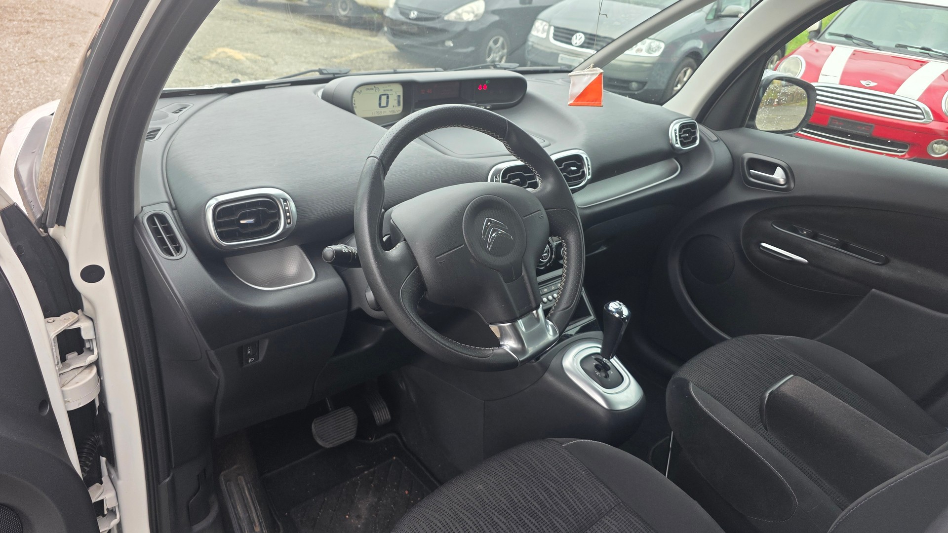 CITROEN C3 Picasso 1.6 HDi Exclusive EGS6-image-5