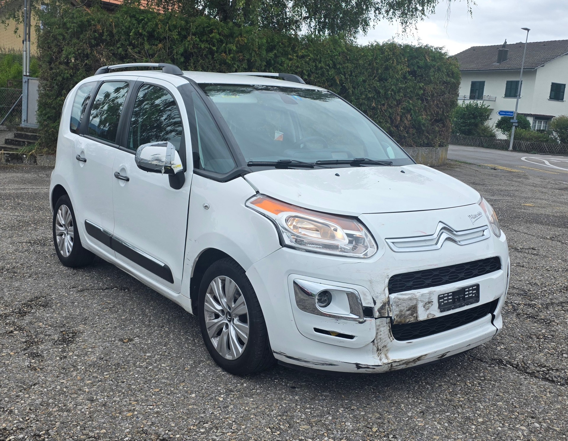 CITROEN C3 Picasso 1.6 HDi Exclusive EGS6-image-1