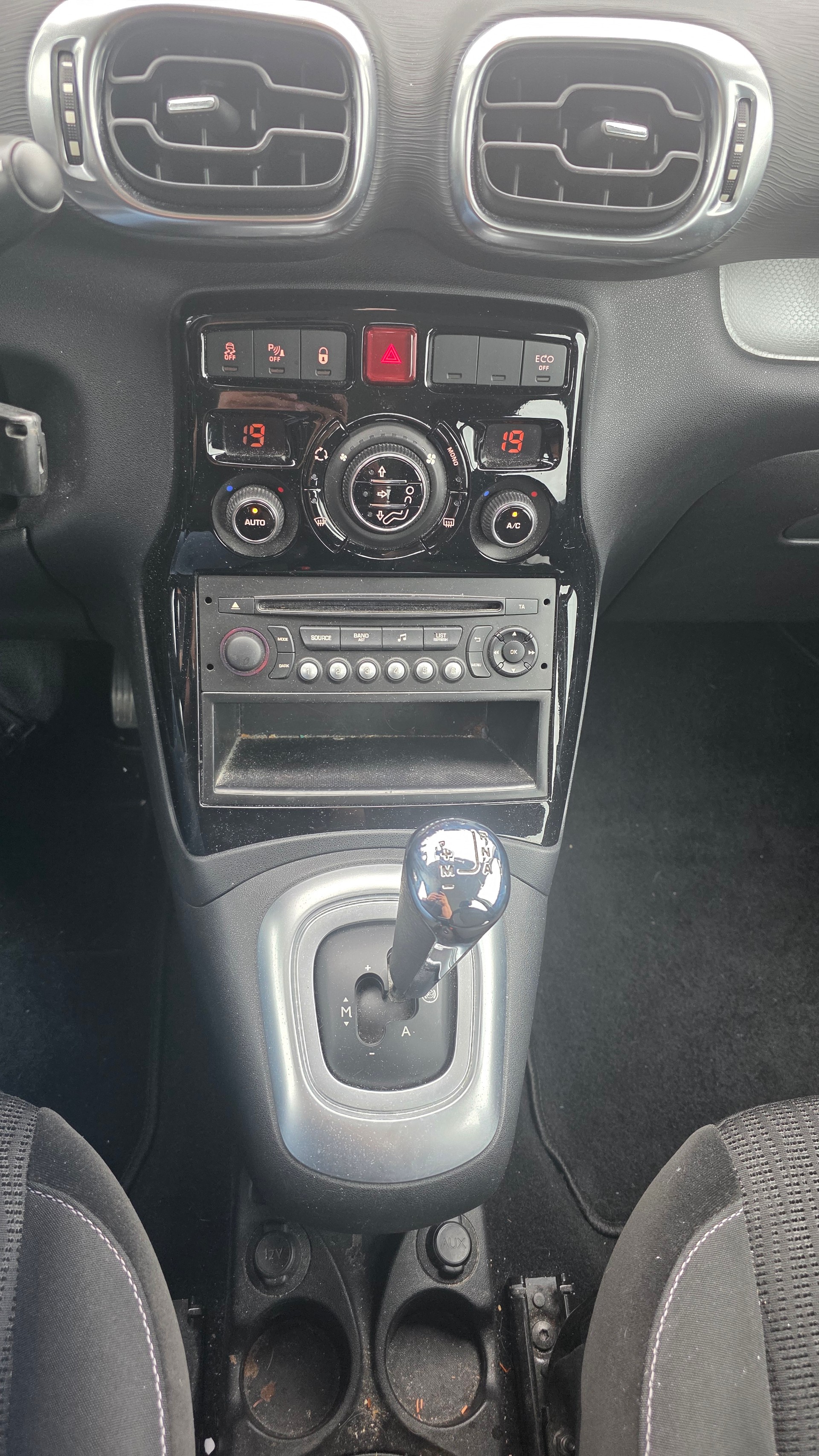 CITROEN C3 Picasso 1.6 HDi Exclusive EGS6-image-8