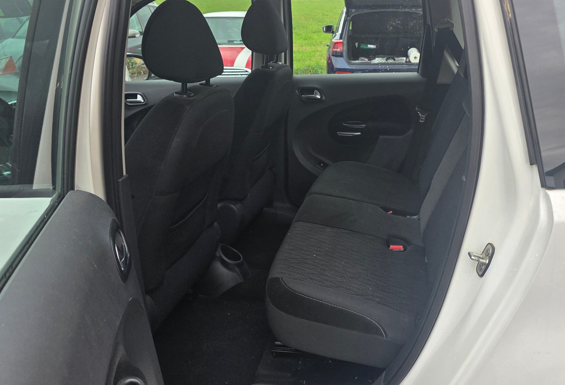 CITROEN C3 Picasso 1.6 HDi Exclusive EGS6-image-7
