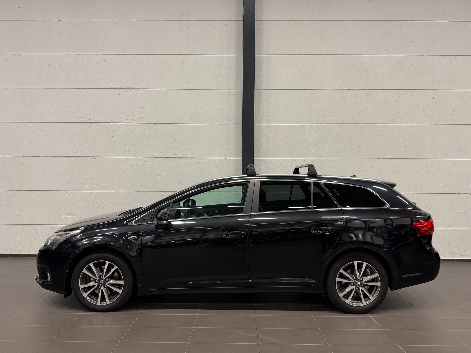 TOYOTA Avensis Sportswagon 2.2D-CAT Linea Sol A-image-8