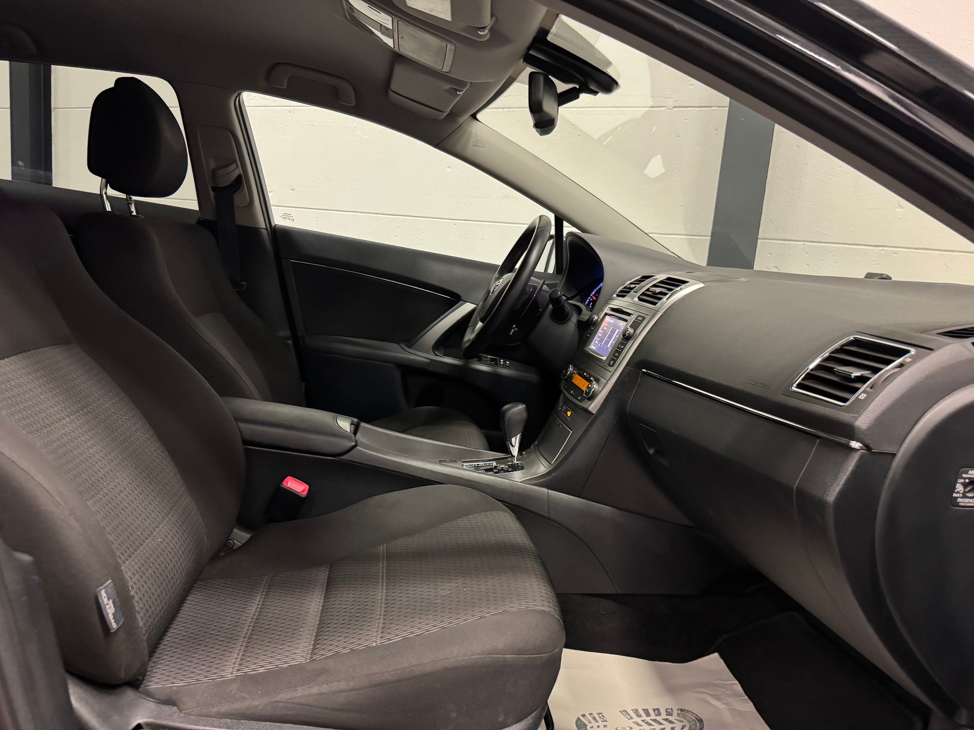 TOYOTA Avensis Sportswagon 2.2D-CAT Linea Sol A-image-19