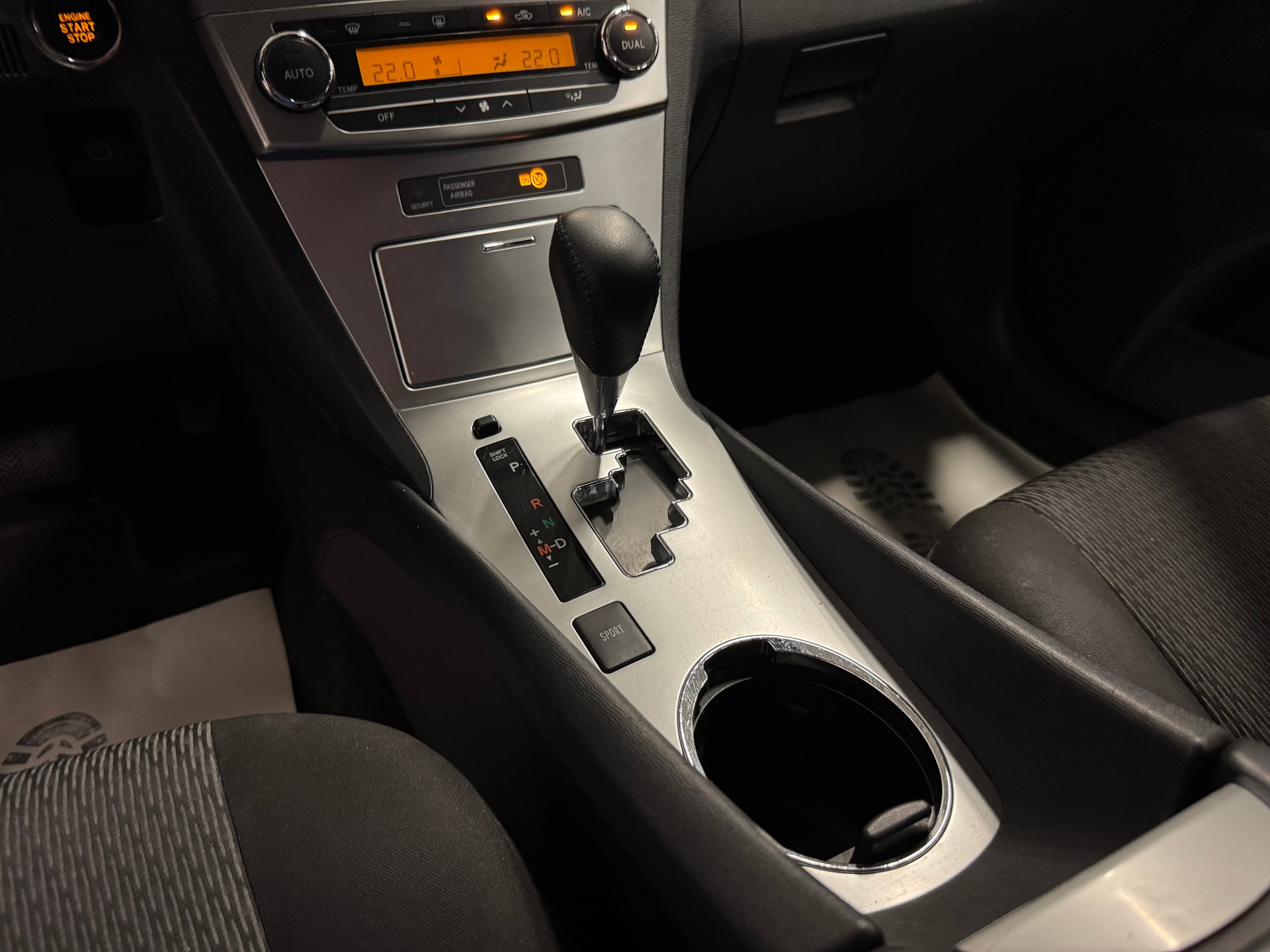 TOYOTA Avensis Sportswagon 2.2D-CAT Linea Sol A-image-28