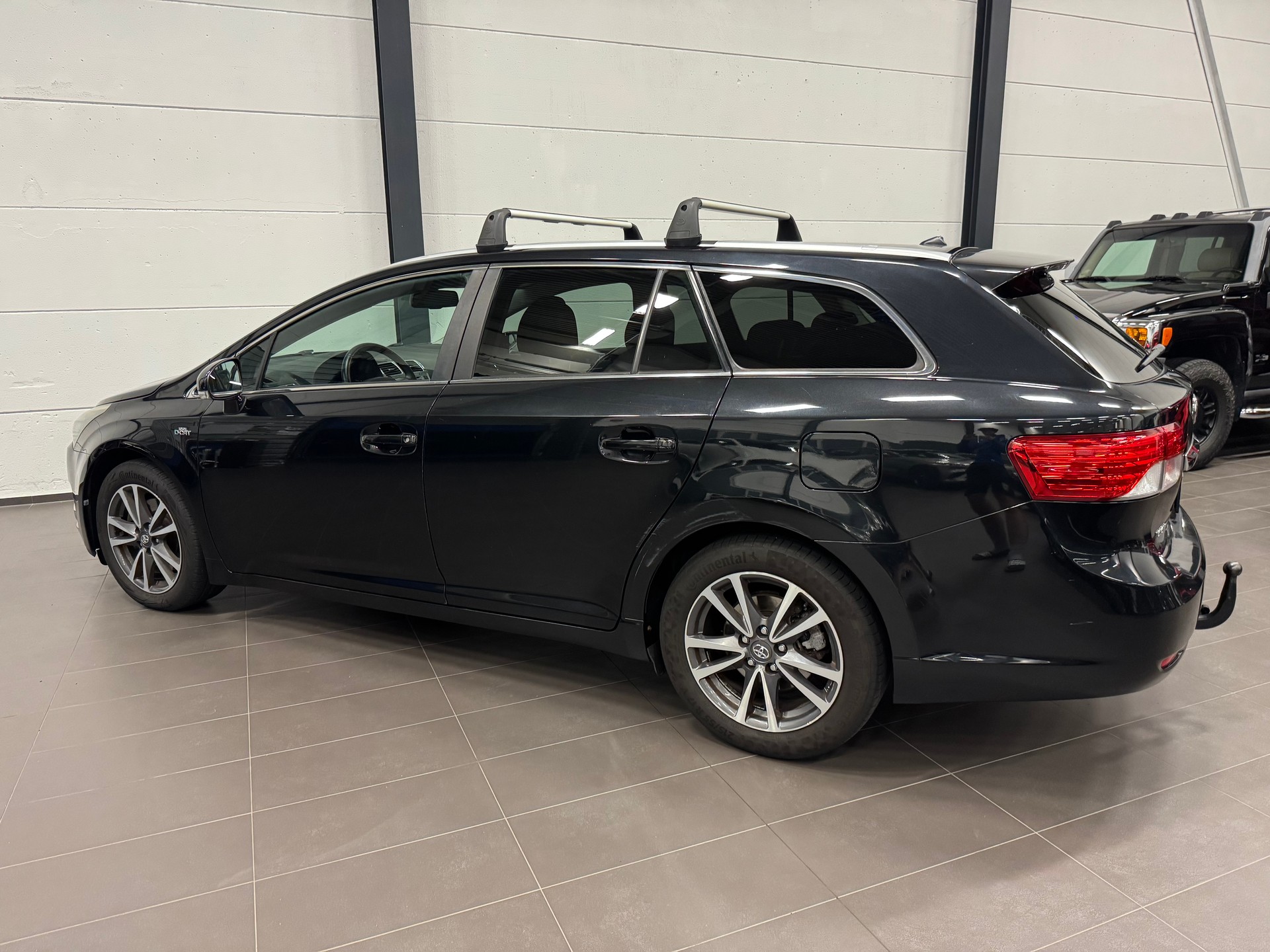 TOYOTA Avensis Sportswagon 2.2D-CAT Linea Sol A-image-11