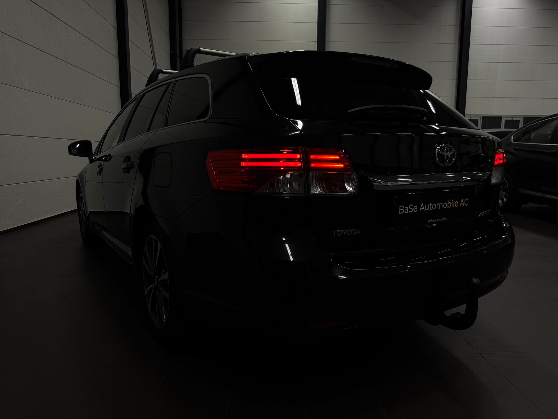 TOYOTA Avensis Sportswagon 2.2D-CAT Linea Sol A-image-15