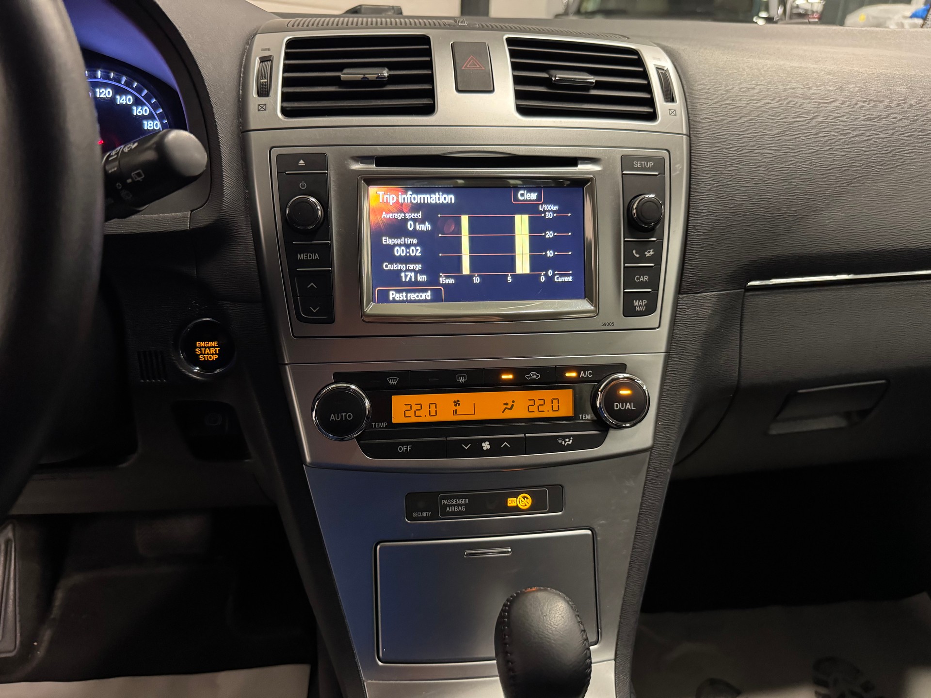 TOYOTA Avensis Sportswagon 2.2D-CAT Linea Sol A-image-26