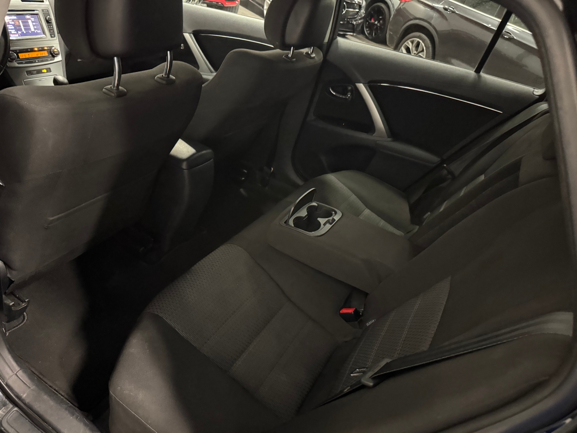 TOYOTA Avensis Sportswagon 2.2D-CAT Linea Sol A-image-21