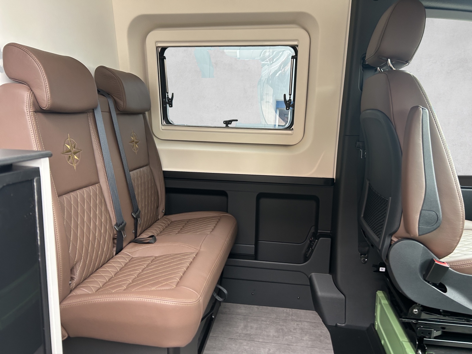 WESTFALIA James Cook 600D mit Aufstelldach Premium 2.0D 9G 4Matic-image-11
