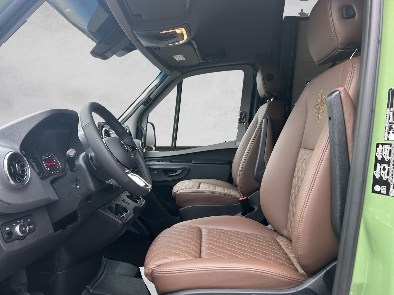 WESTFALIA James Cook 600D mit Aufstelldach Premium 2.0D 9G 4Matic-image-12