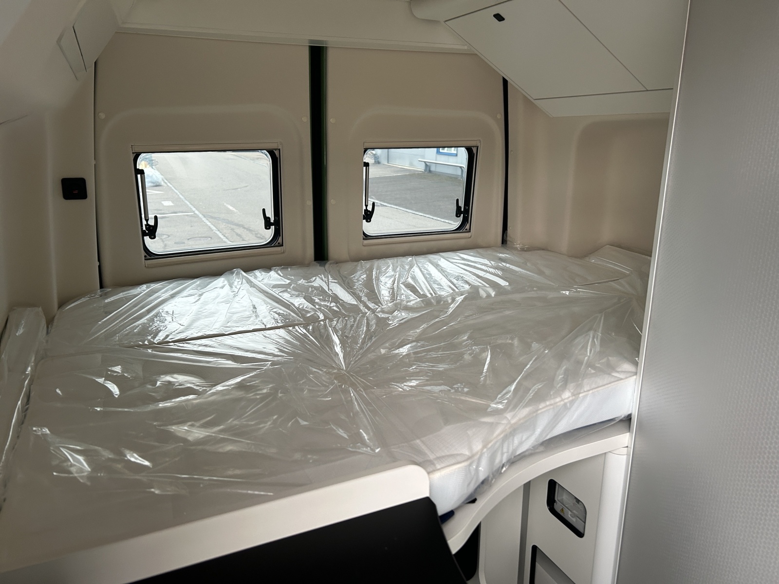 WESTFALIA James Cook 600D mit Aufstelldach Premium 2.0D 9G 4Matic-image-22