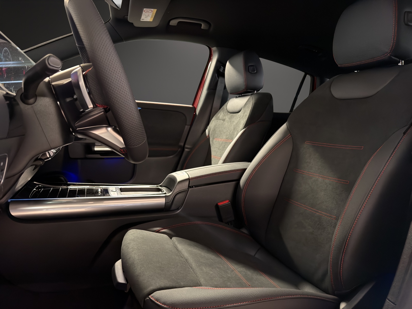 MERCEDES-BENZ GLA 250 4MATIC Swiss Star-image-8