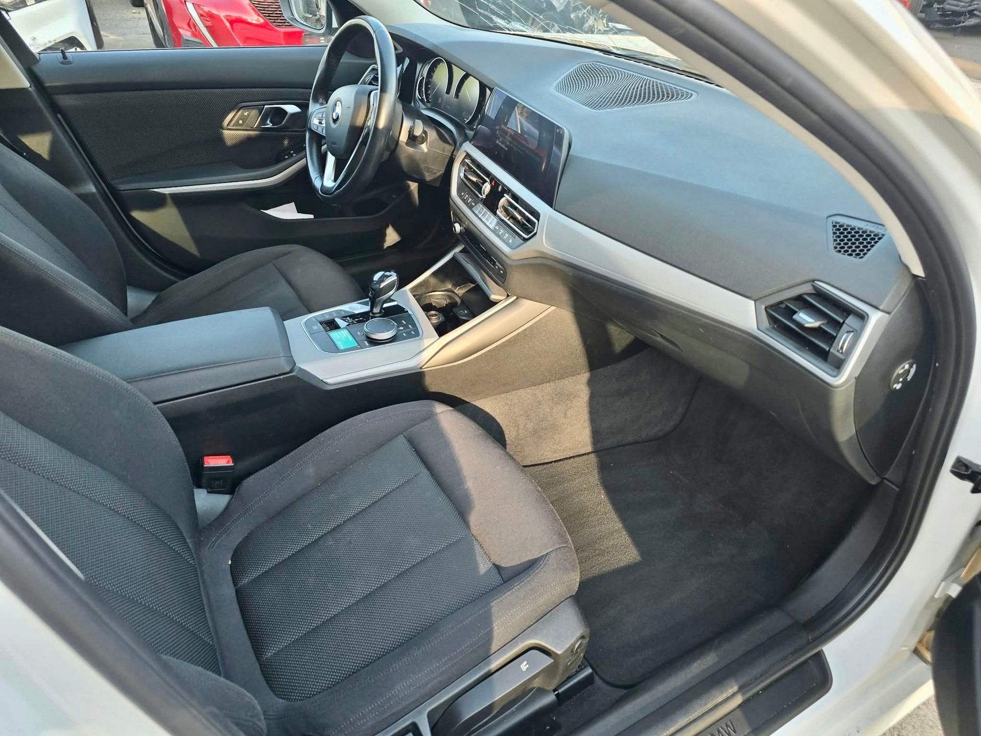 BMW 320d 48V Touring Steptronic-image-10