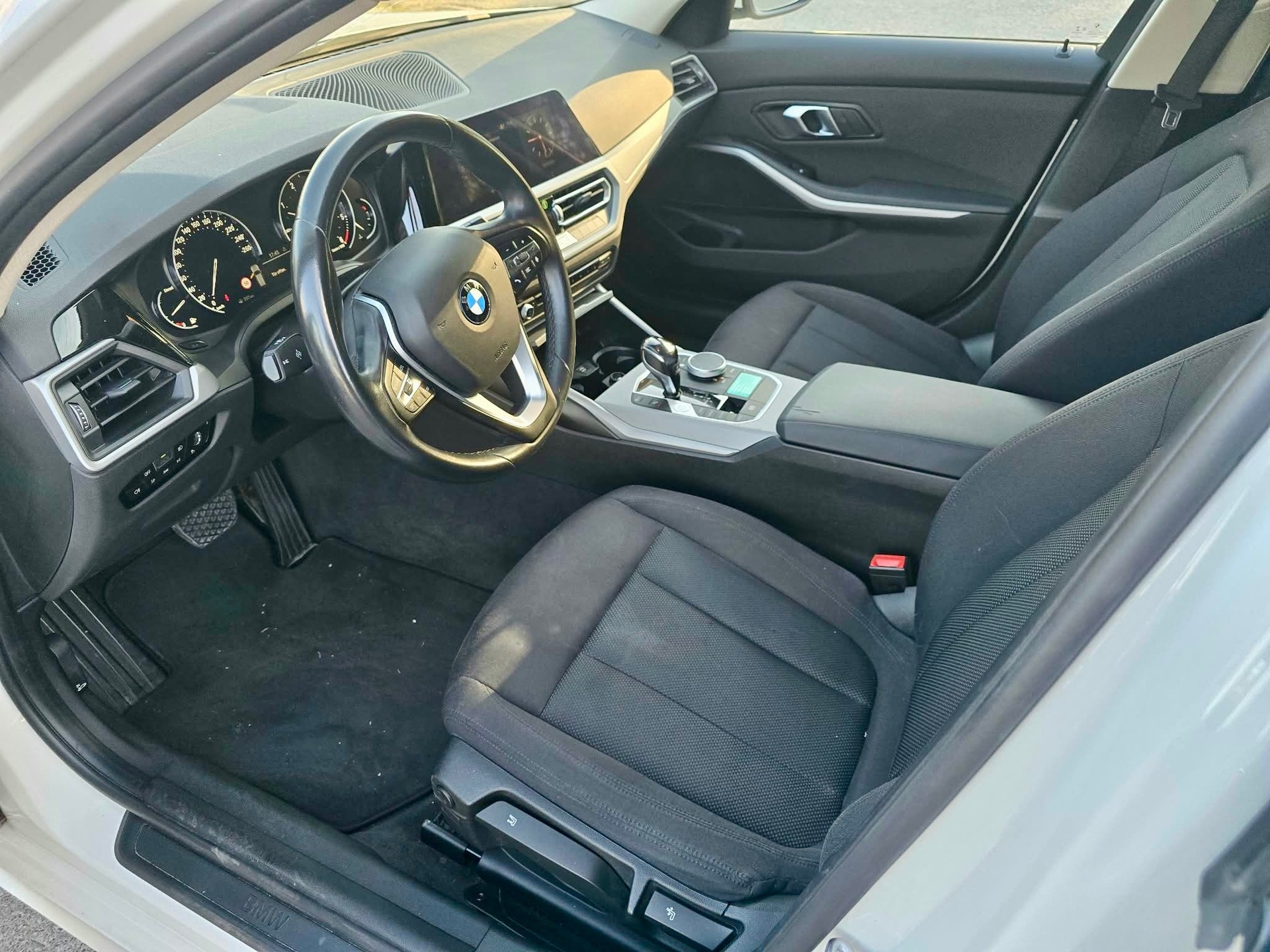 BMW 320d 48V Touring Steptronic-image-9