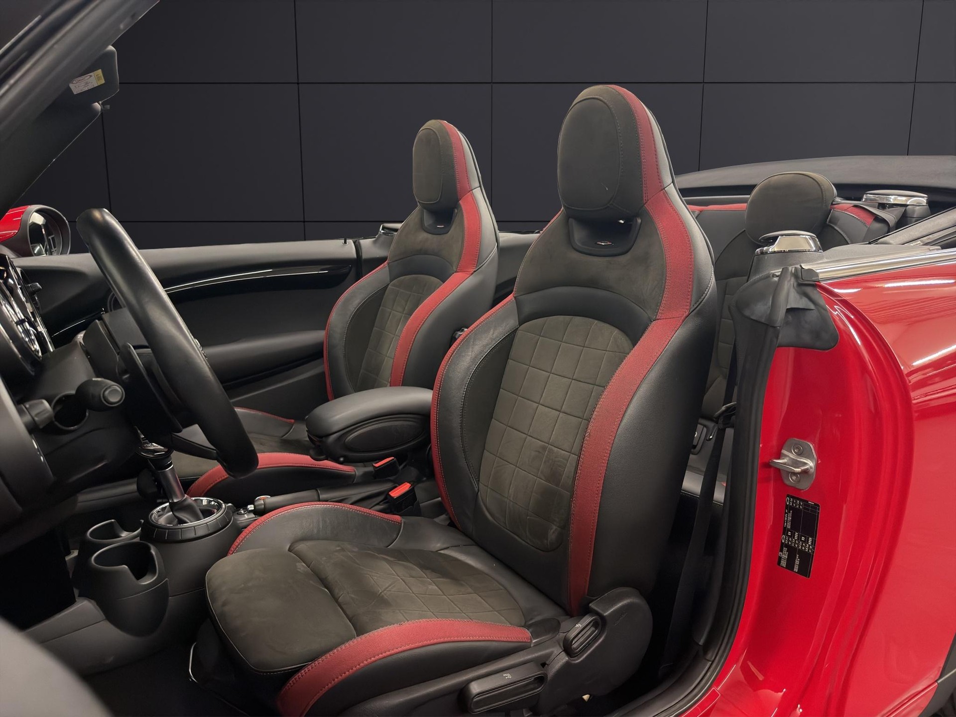MINI Cabrio F57 2.0i Cooper S-image-10