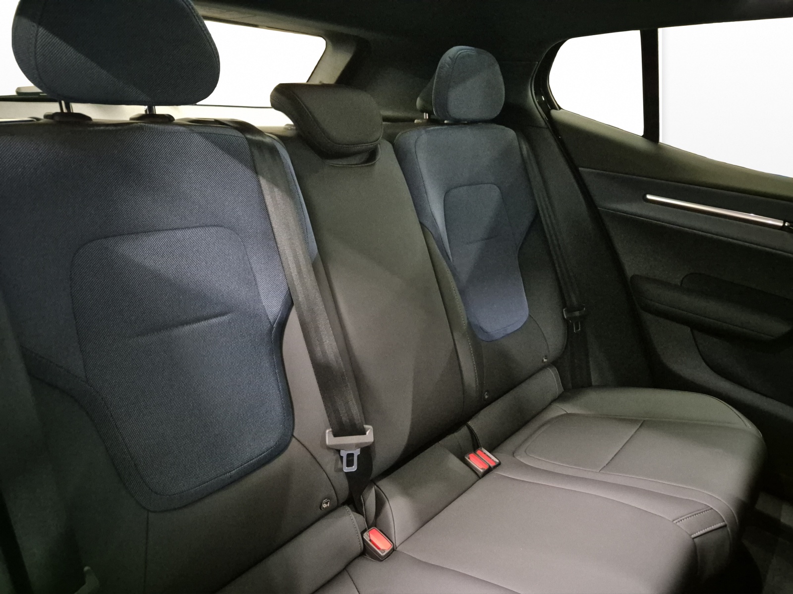 VOLVO EX30 E60 Twin Ultra Performance AWD-image-16