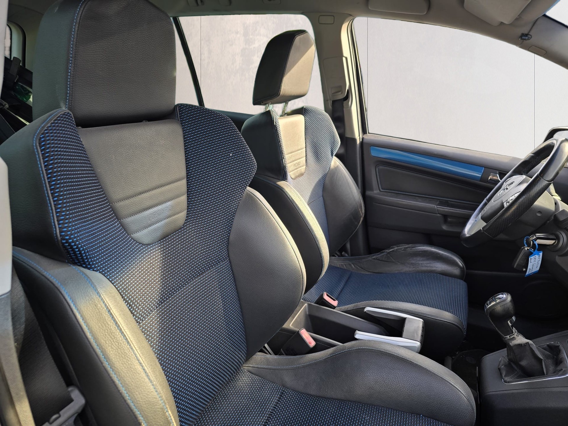 OPEL Zafira 2.0i 16V Turbo OPC-image-13