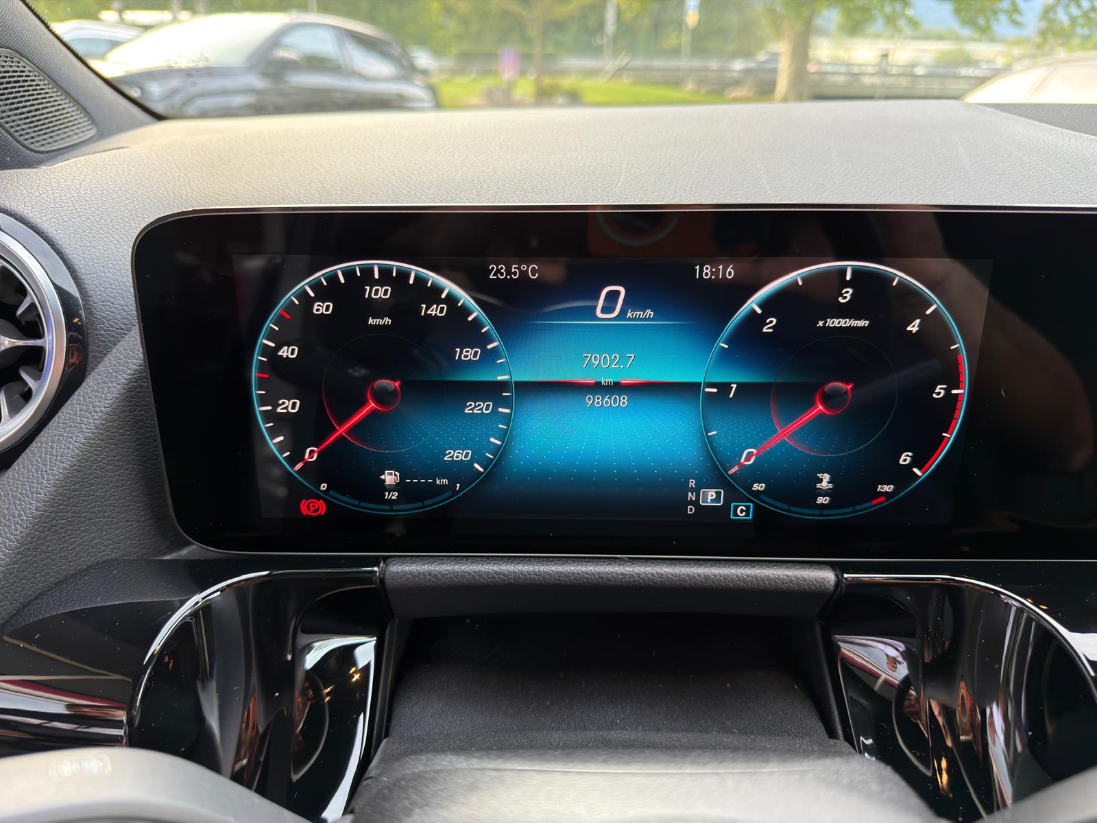 MERCEDES-BENZ B 200 d Night Star 8G-DCT-image-10