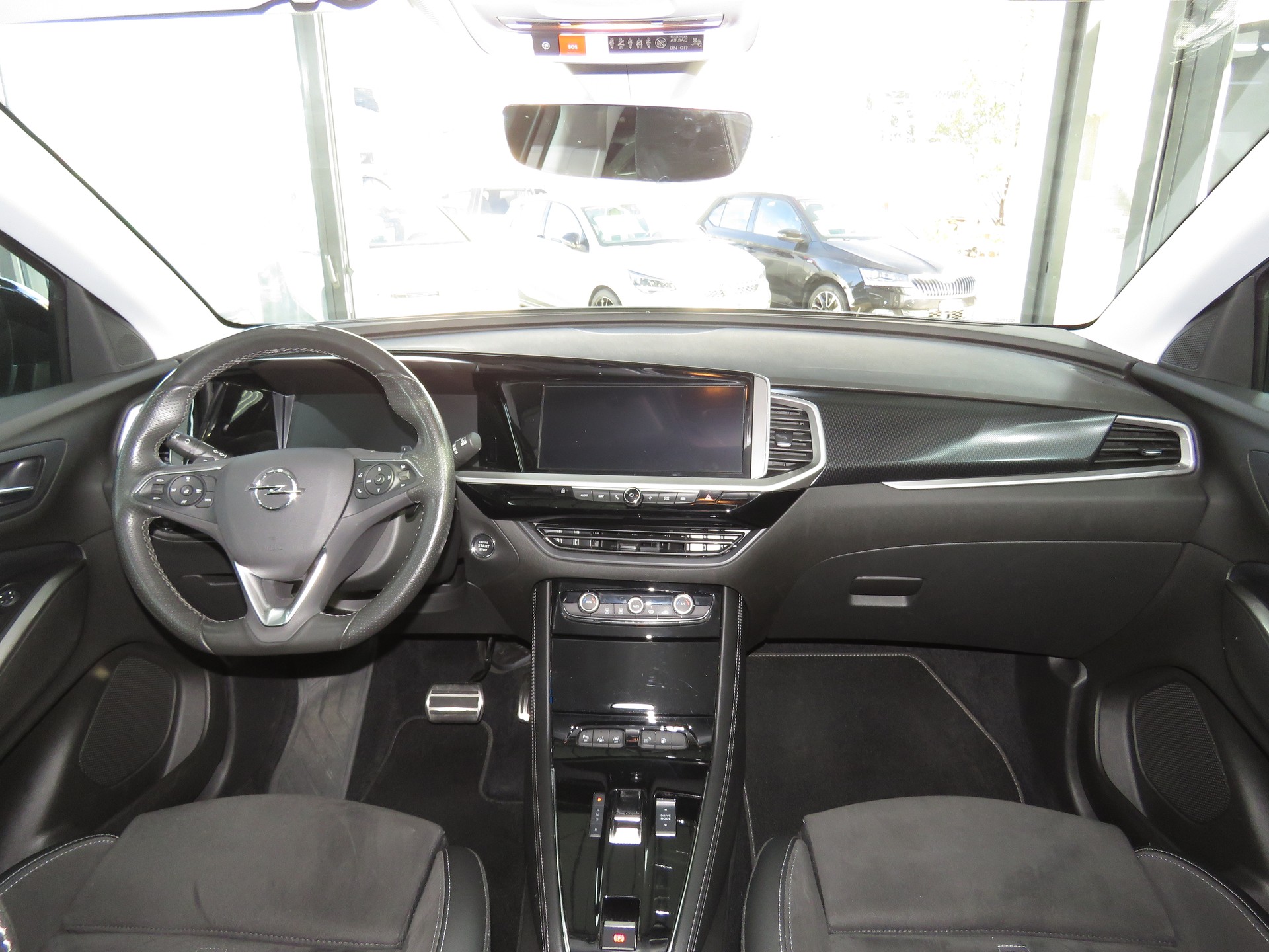 OPEL Grandland 1.6 Hybrid 4x4 GSe Automat (AHK 1'250 kg)-image-13