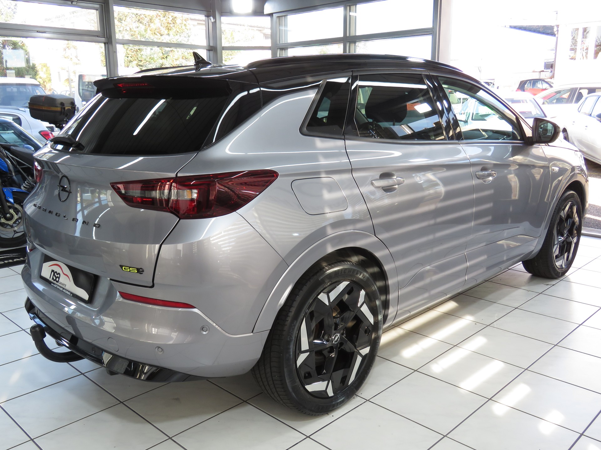 OPEL Grandland 1.6 Hybrid 4x4 GSe Automat (AHK 1'250 kg)-image-3