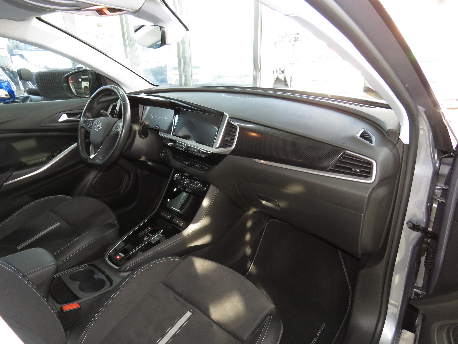 OPEL Grandland 1.6 Hybrid 4x4 GSe Automat (AHK 1'250 kg)-image-10