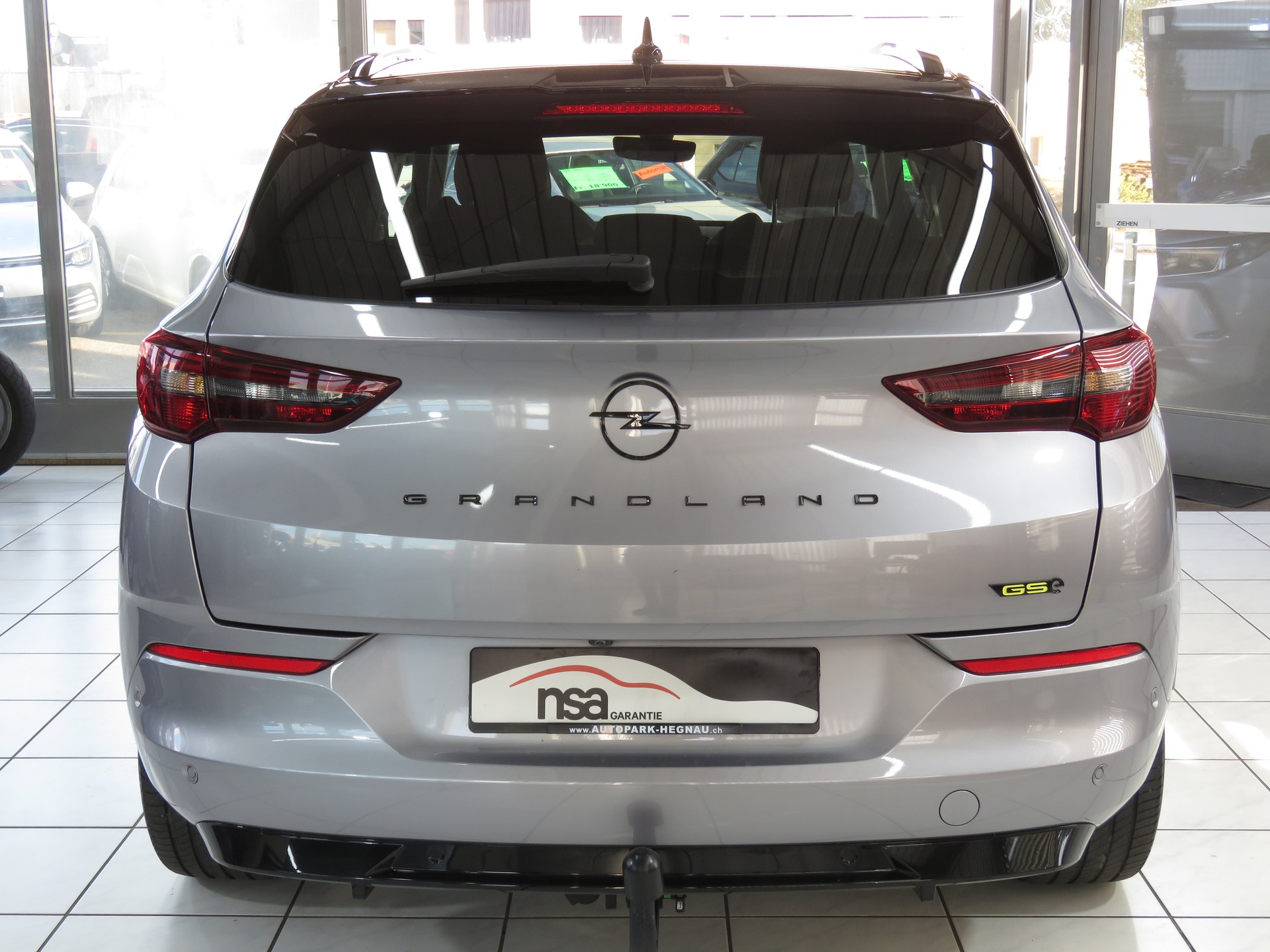 OPEL Grandland 1.6 Hybrid 4x4 GSe Automat (AHK 1'250 kg)-image-4