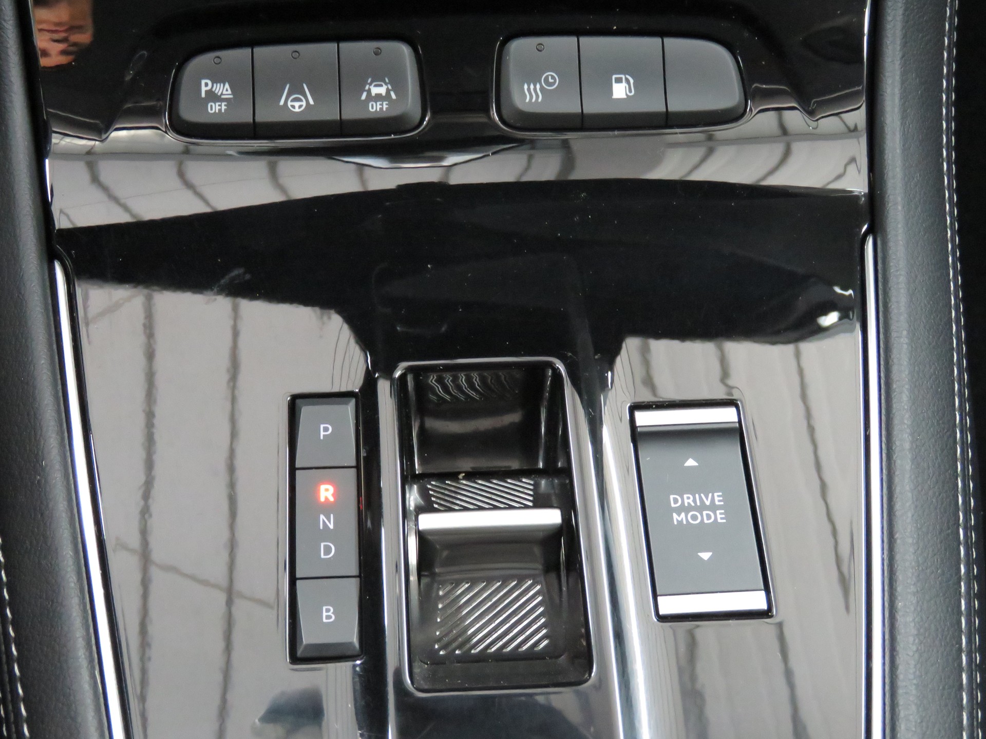 OPEL Grandland 1.6 Hybrid 4x4 GSe Automat (AHK 1'250 kg)-image-18