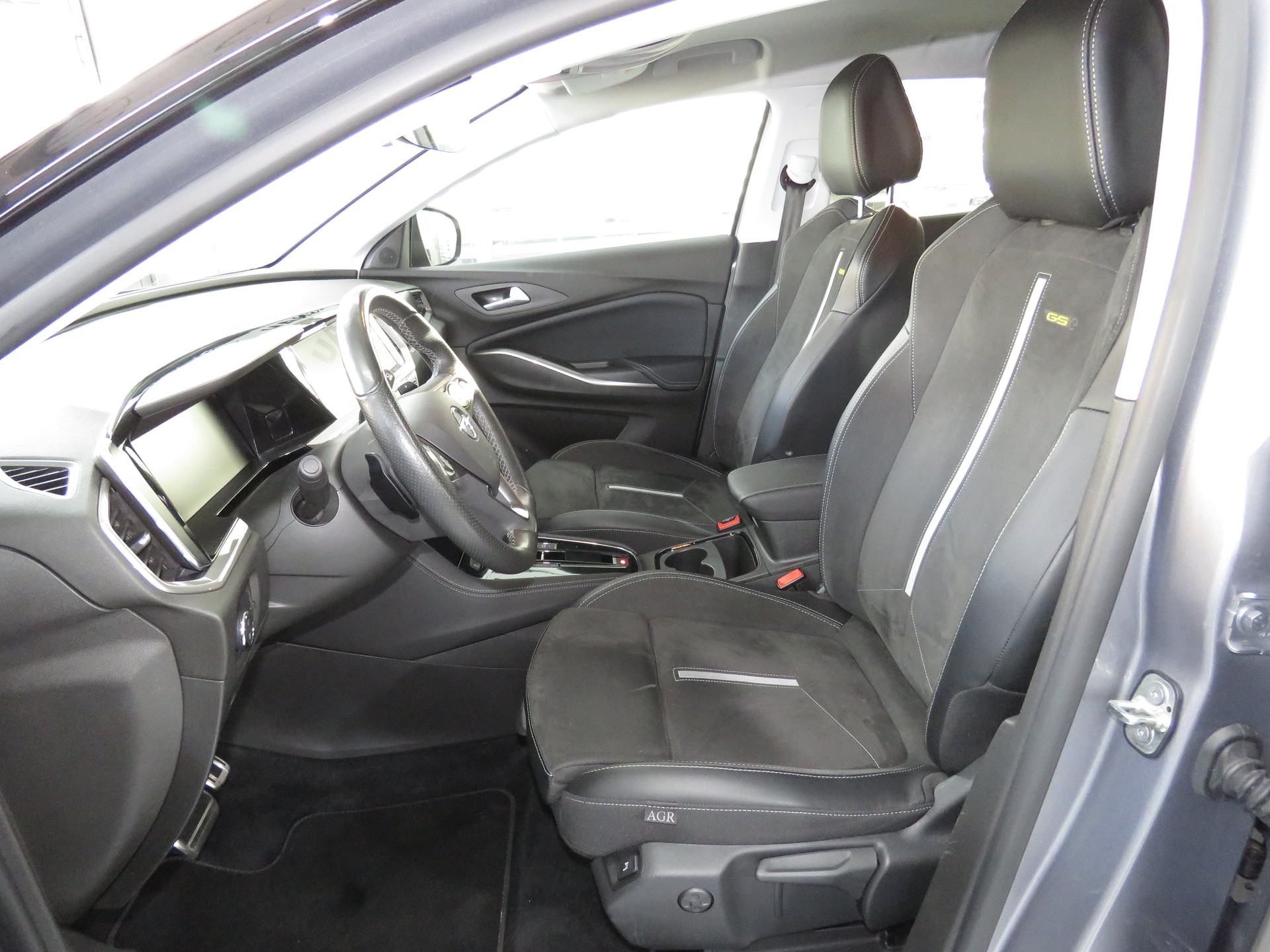 OPEL Grandland 1.6 Hybrid 4x4 GSe Automat (AHK 1'250 kg)-image-7