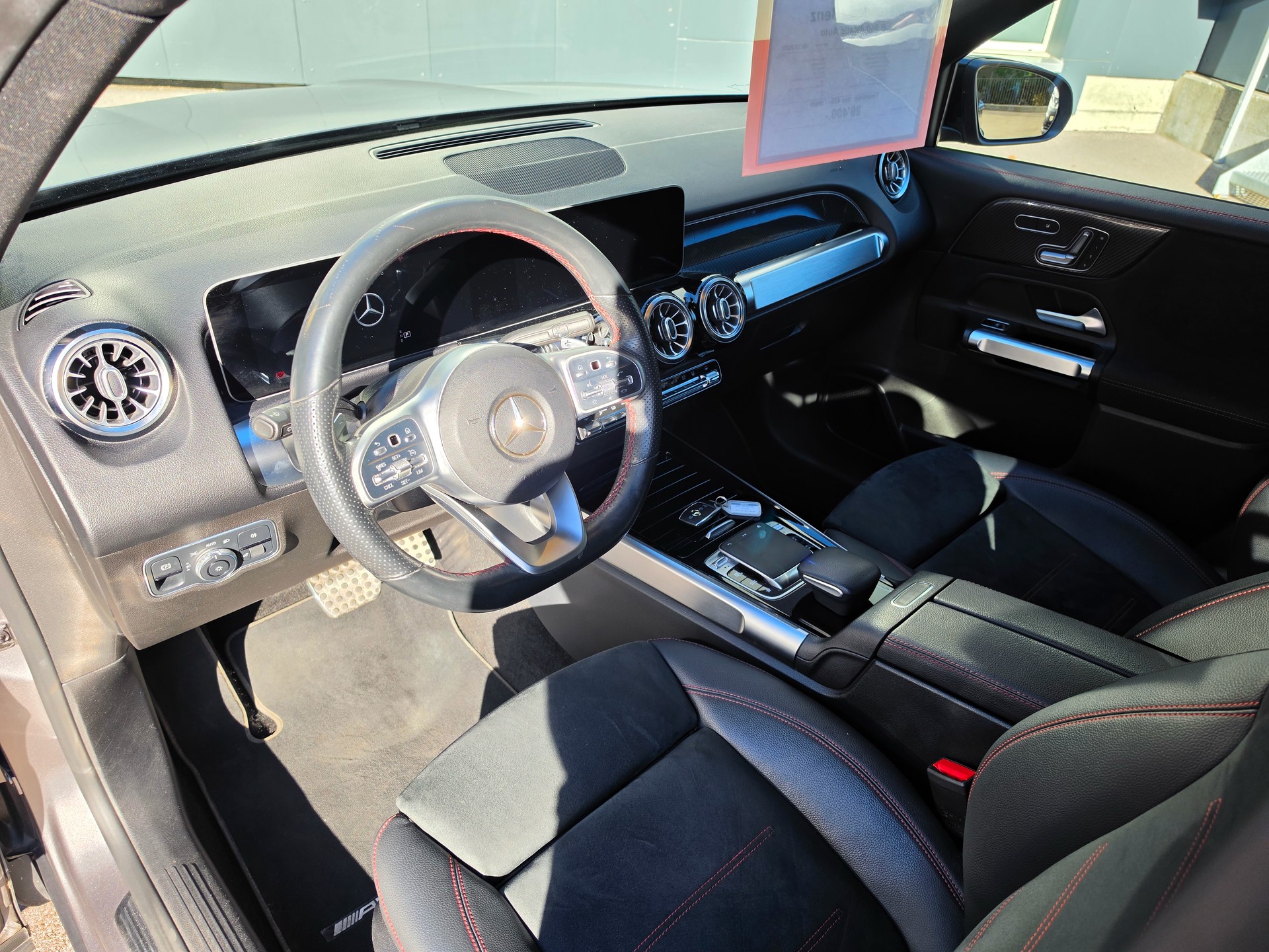 MERCEDES-BENZ GLB 250 4Matic AMG Line 8G-Tronic-image-5