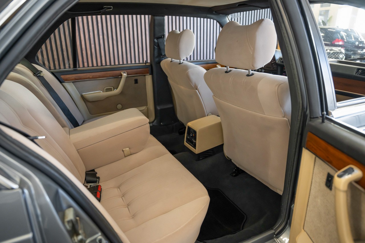 BMW 735i-image-19