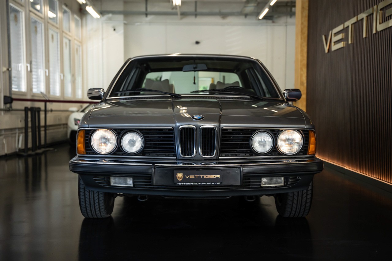 BMW 735i-image-1