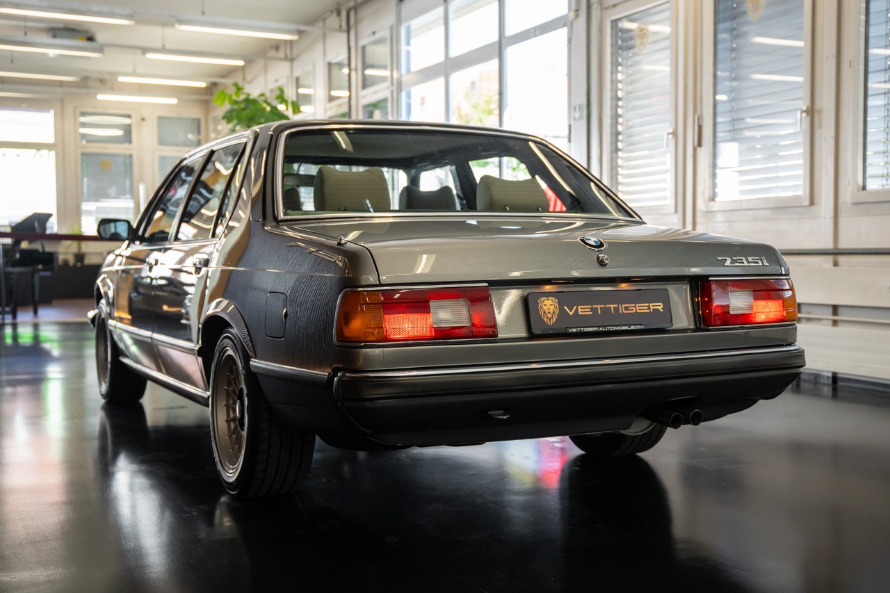 BMW 735i-image-3