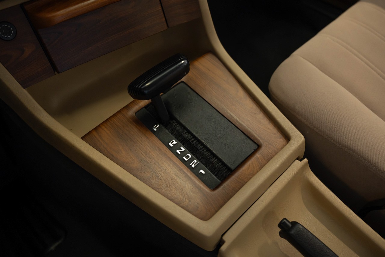 BMW 735i-image-24