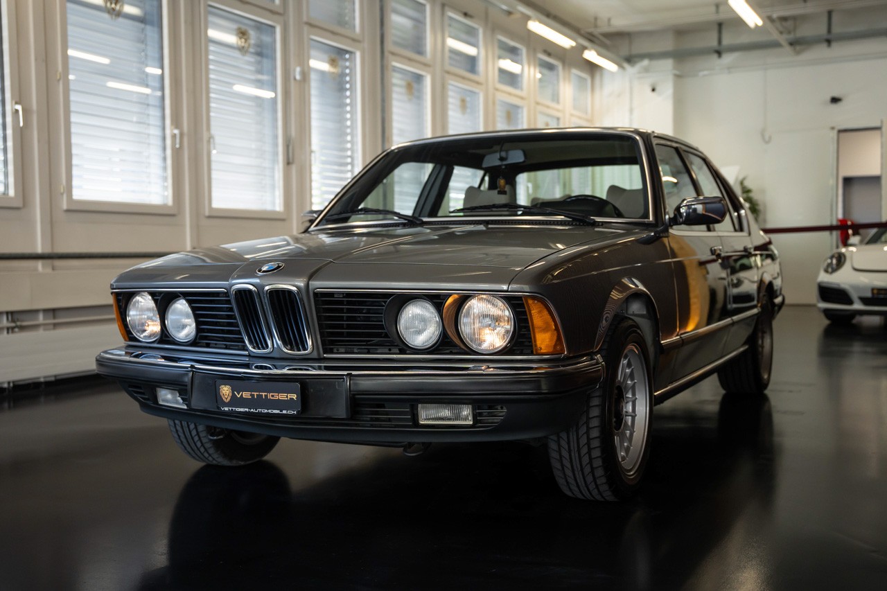 BMW 735i-image-2