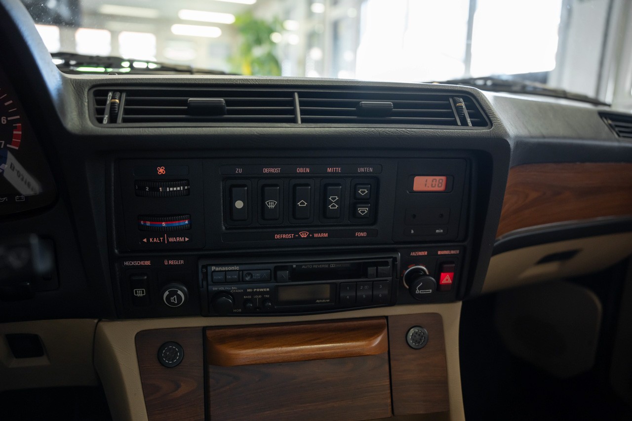 BMW 735i-image-21