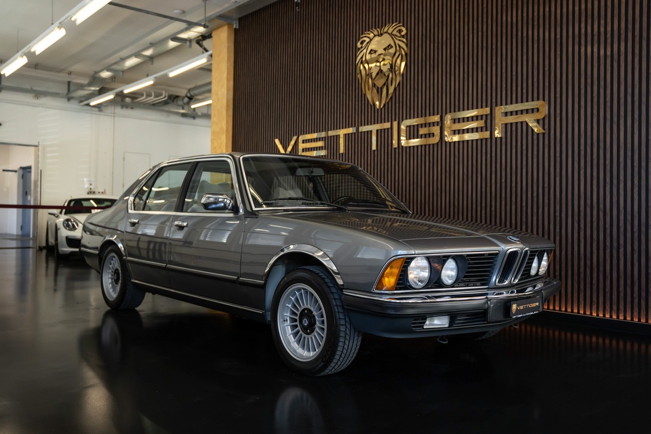 BMW 735i-image-0