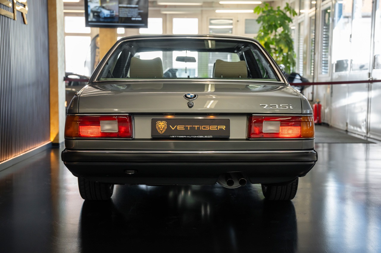 BMW 735i-image-4