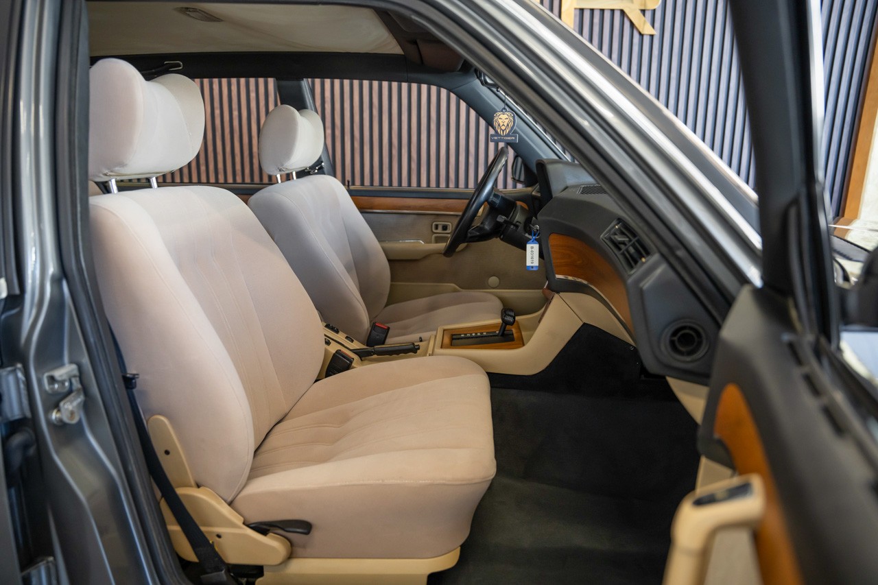 BMW 735i-image-16