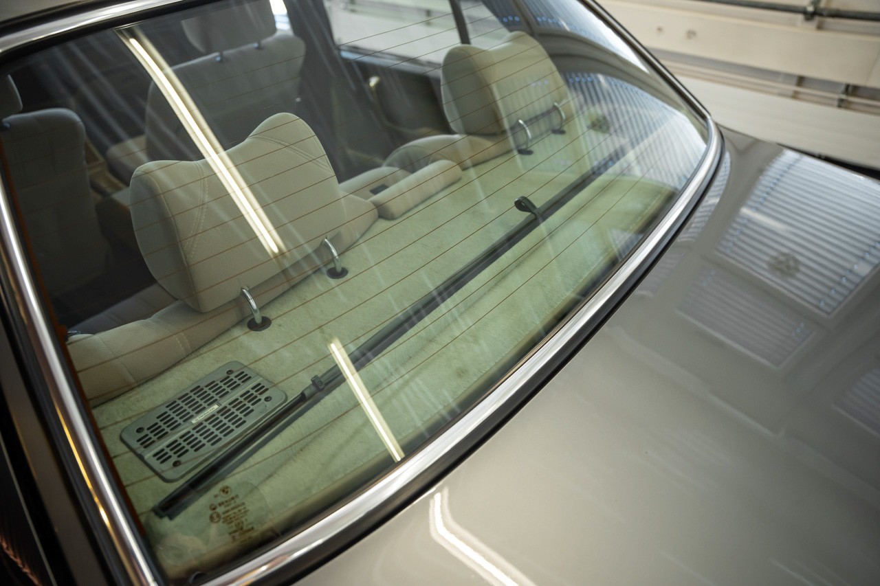 BMW 735i-image-28