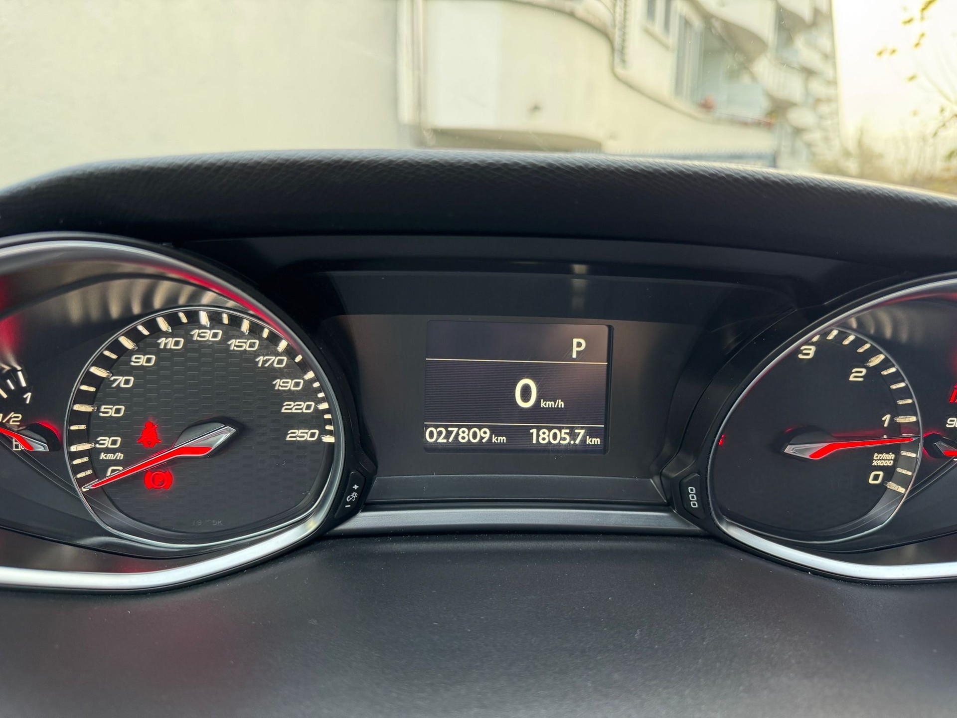 PEUGEOT 2.0 BlueHDi 180 GT-image-1
