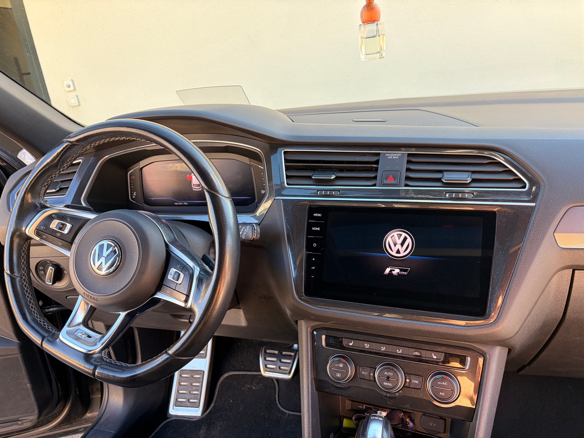 VW 2.0 TDI SCR Highline DSG AllSpace-image-4