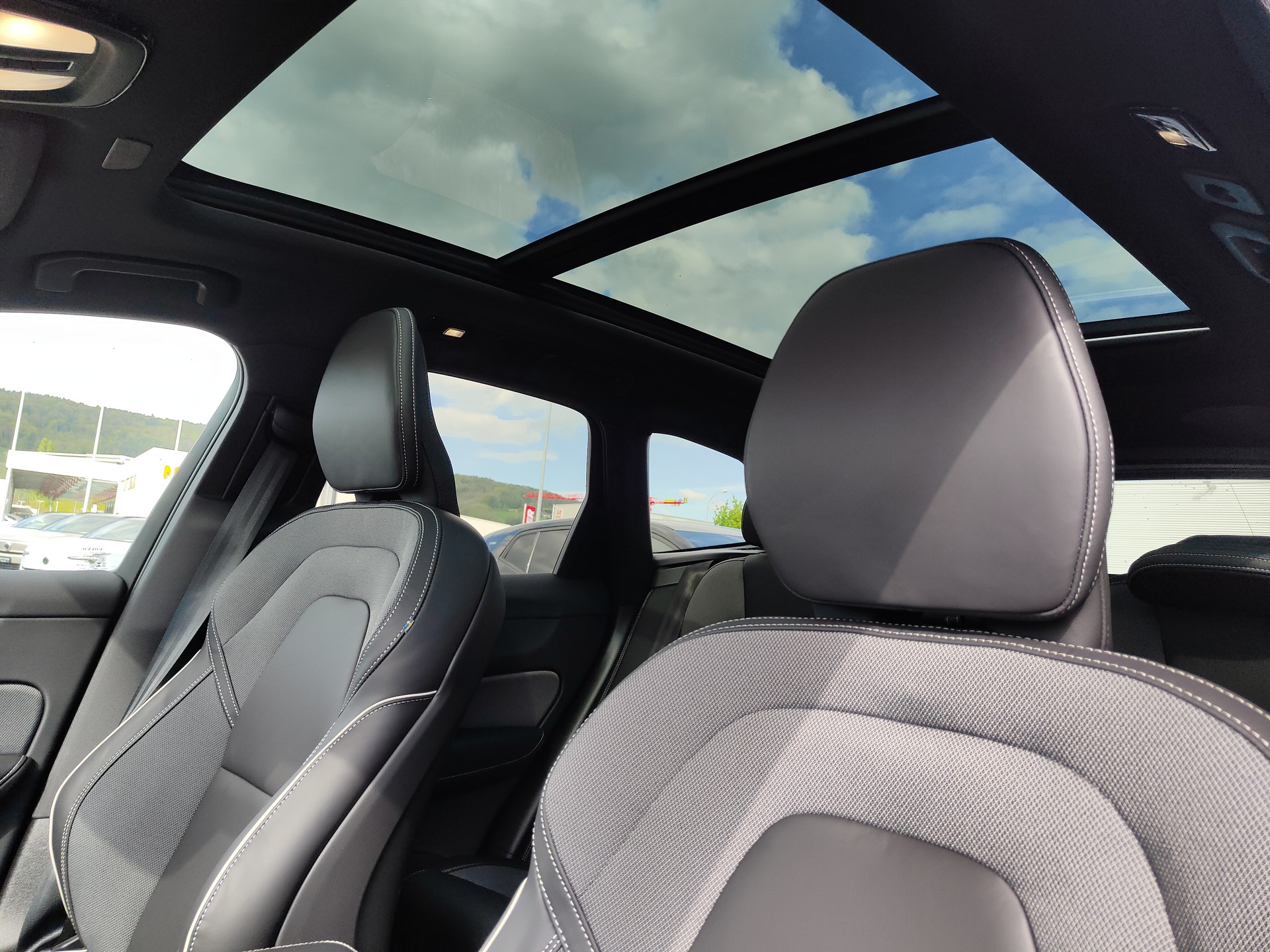 VOLVO XC60 2.0 T6 TE Ultimate Dark eAWD-image-12