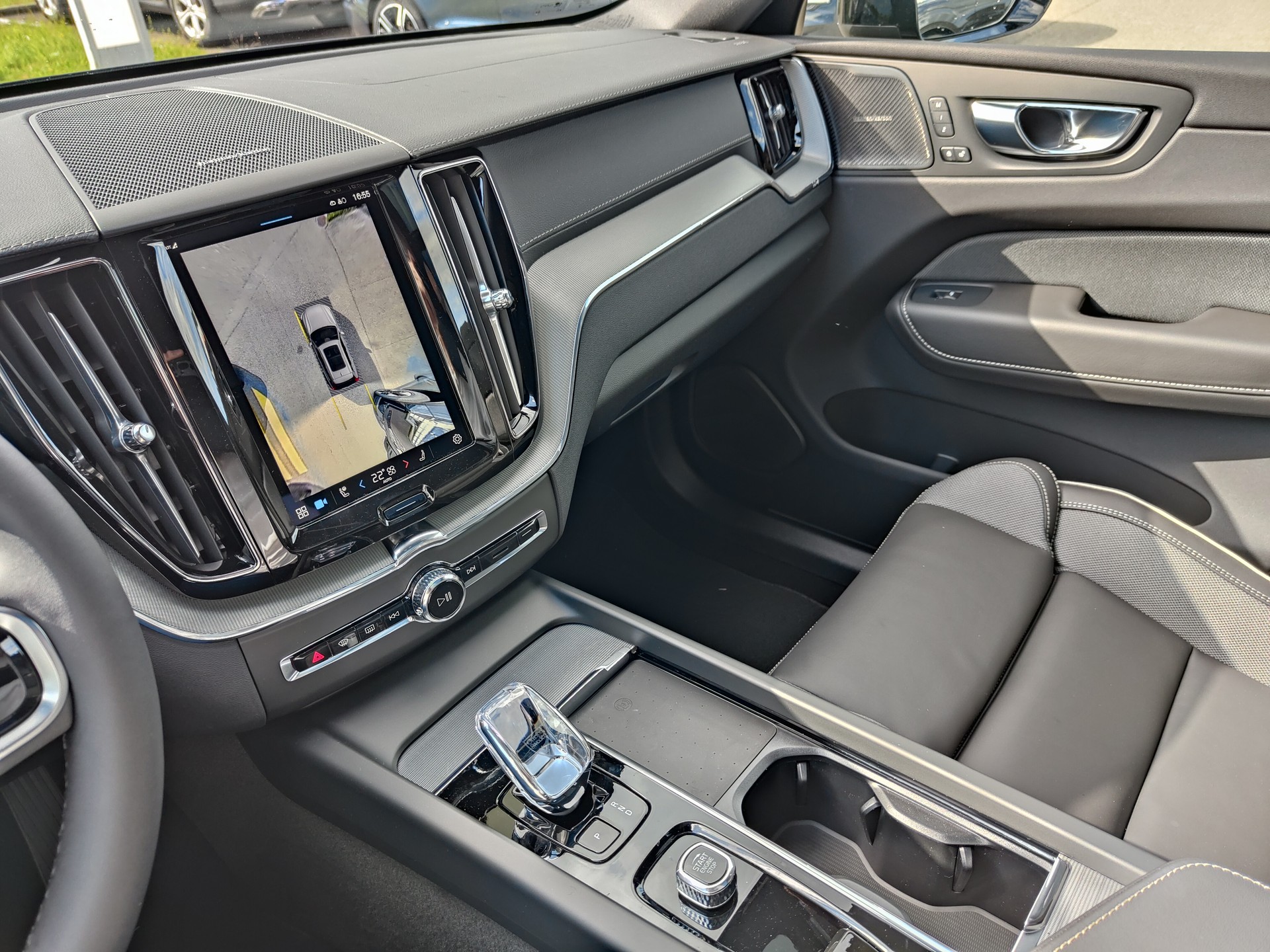 VOLVO XC60 2.0 T6 TE Ultimate Dark eAWD-image-10