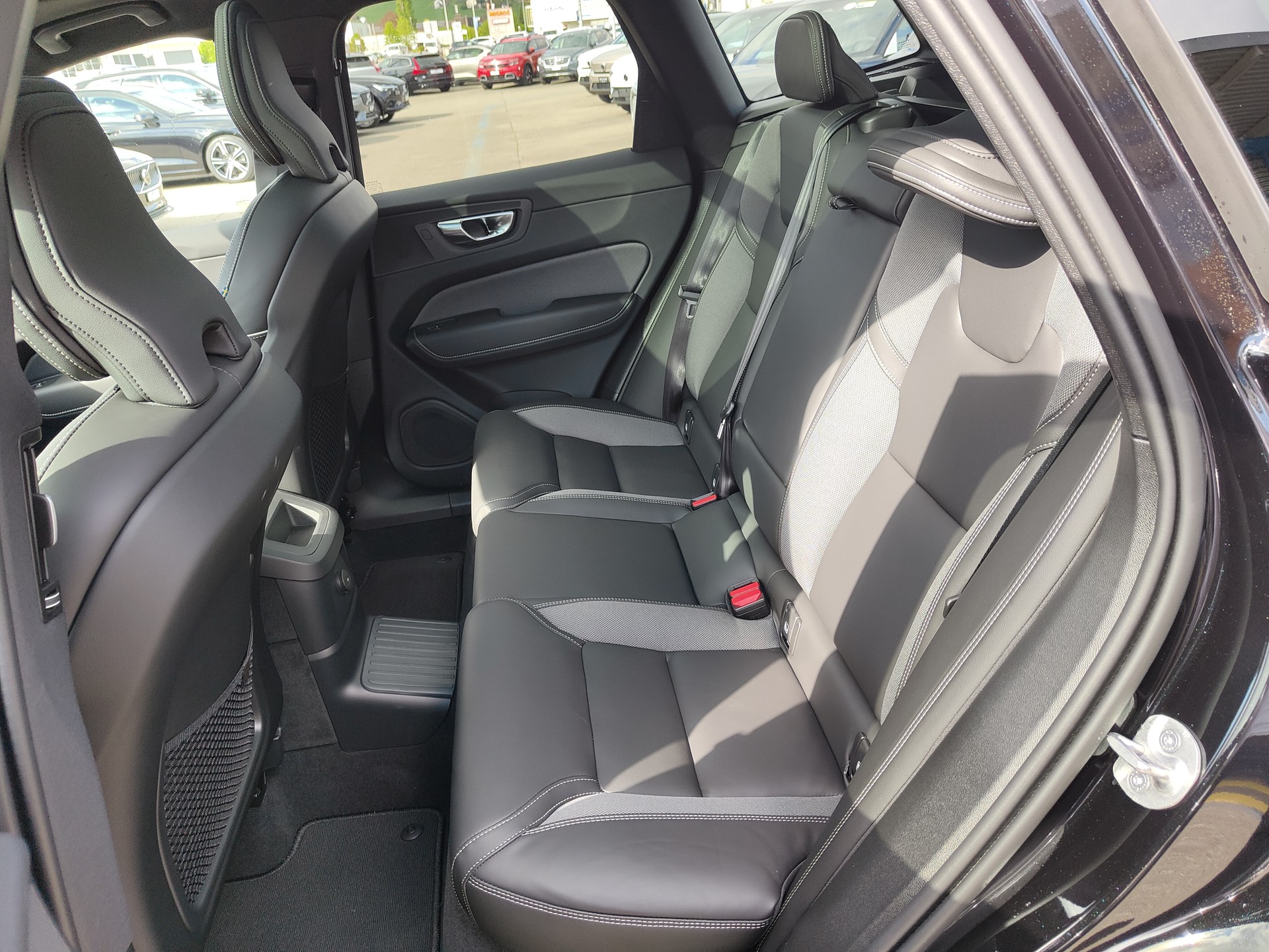VOLVO XC60 2.0 T6 TE Ultimate Dark eAWD-image-13