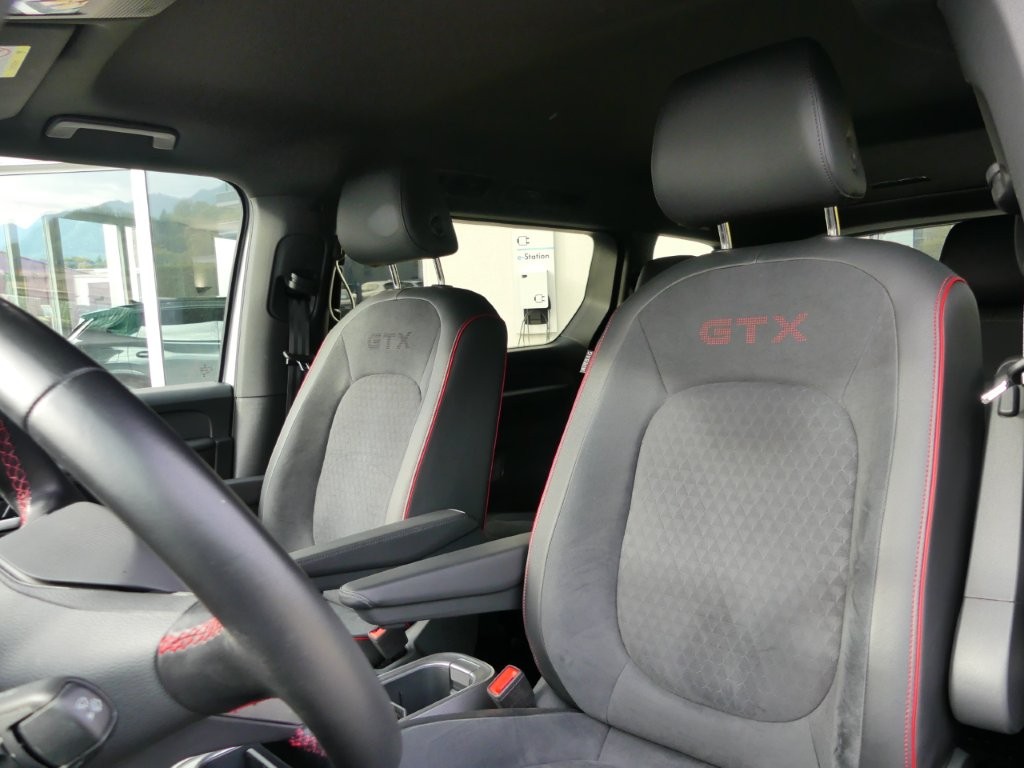 VW ID.Buzz LWB GTX 4 Motion-image-10