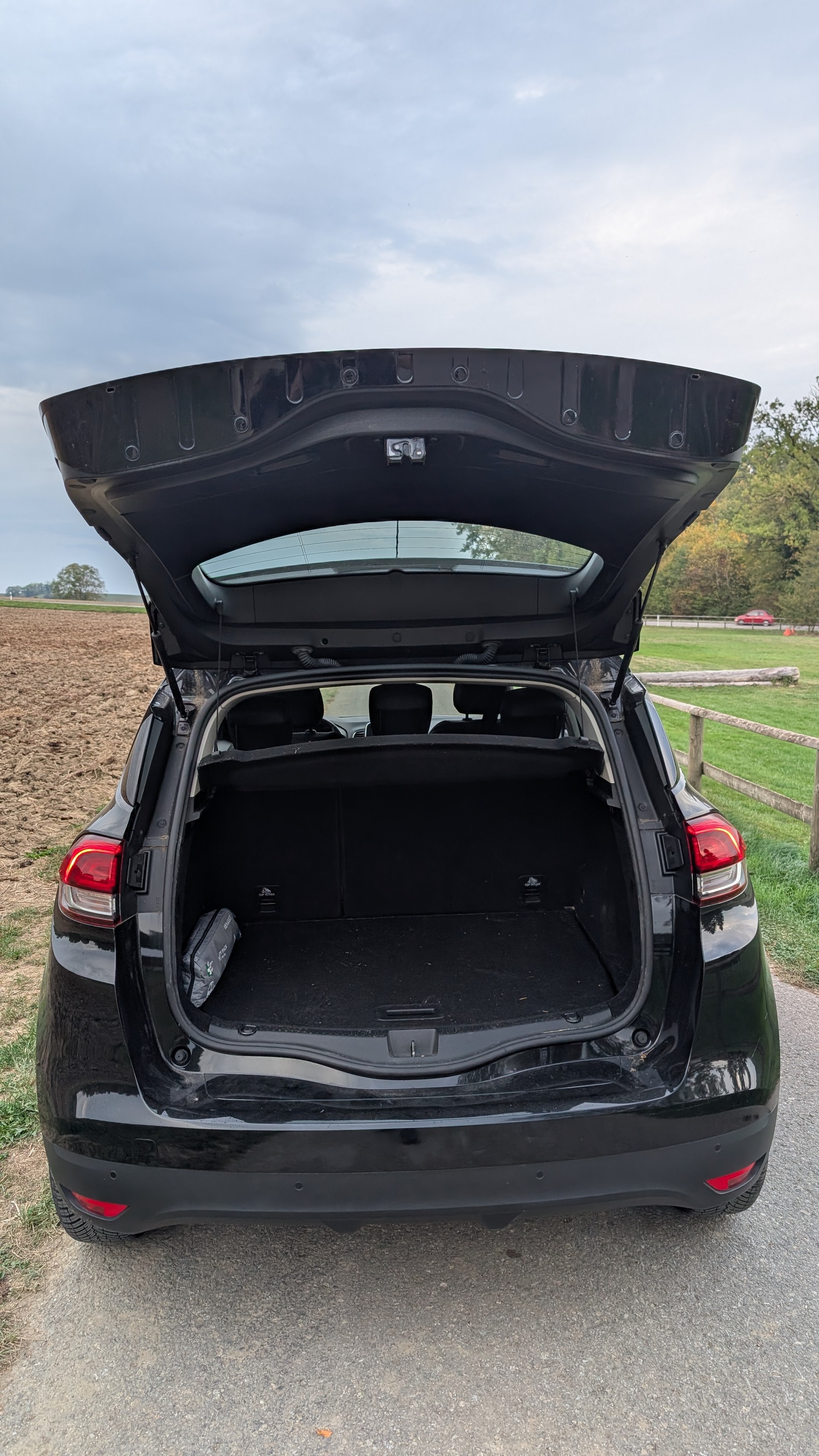RENAULT Scénic 1.8 dCi Zen-image-6