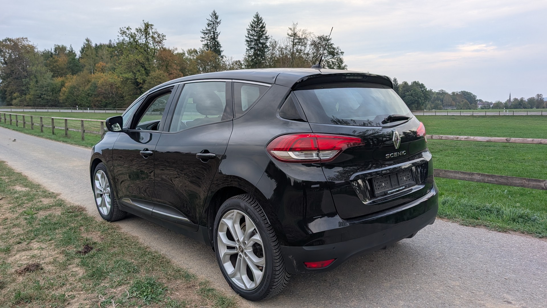 RENAULT Scénic 1.8 dCi Zen-image-3