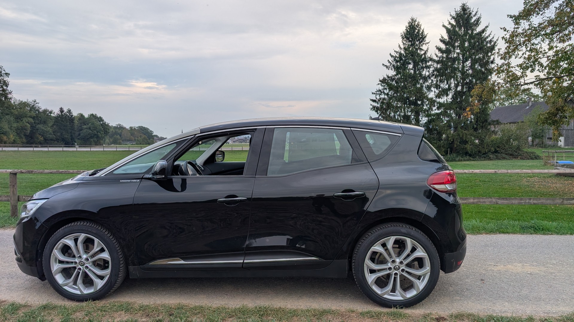 RENAULT Scénic 1.8 dCi Zen-image-7