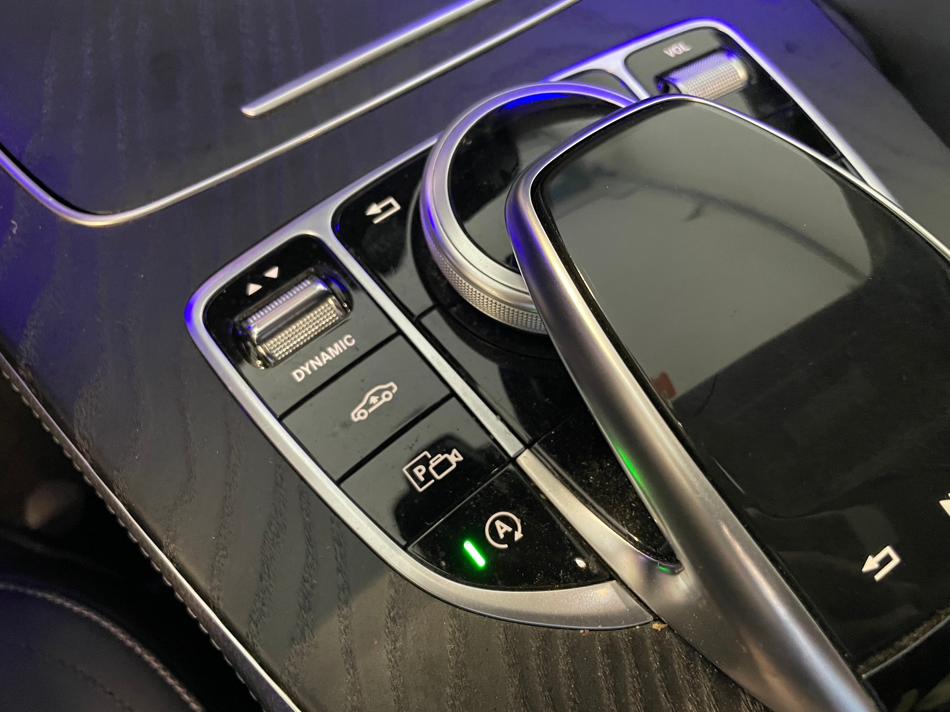 MERCEDES-BENZ E 220 d Swiss Star AMG Line 4Matic 9G-Tronic-image-18
